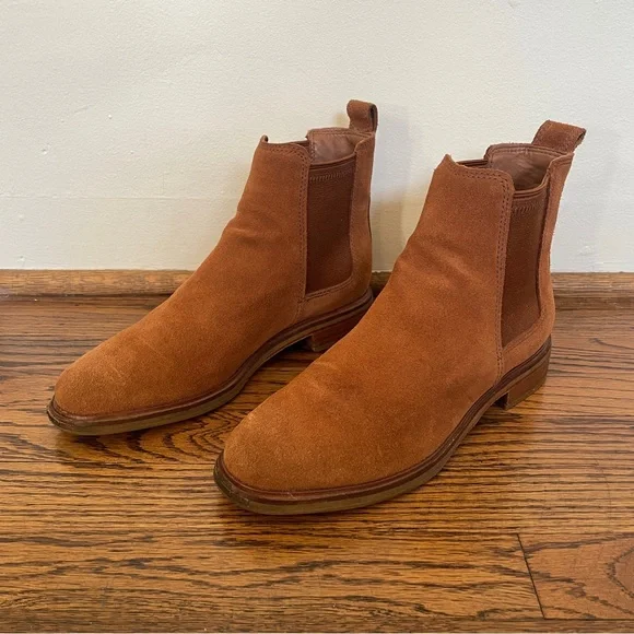 Clarks Clarkdale Arlo ankle Chelsea boot suede leather almond toe pull on work 8 - Picture 2 of 11